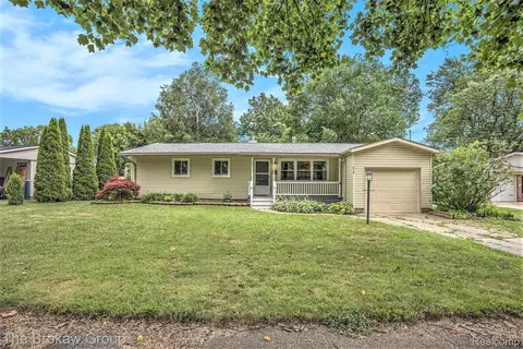 610 E Chelsea Cir, Davison, MI 48423