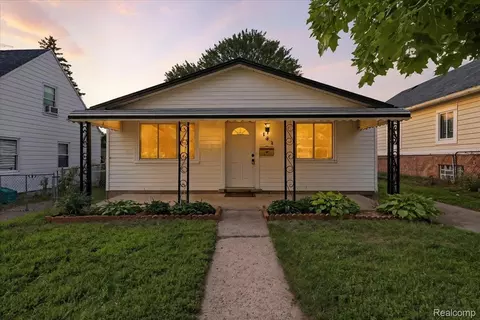 133 W New York Ave, Pontiac, MI 48340