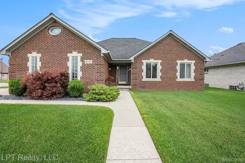28687 Squire Dr, Chesterfield, MI 48047