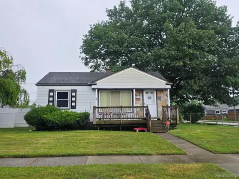 28527 Sheridan St, Garden City, MI 48135