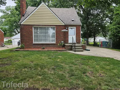 16684 Forest Ave, Eastpointe, MI 48021