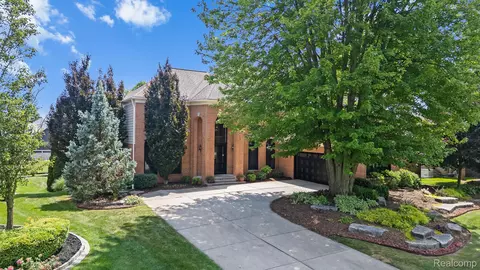 1257 Lake Shore Blvd, Orion, MI 48362