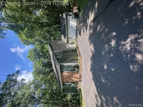 10294 Mcgregor Rd, Pinckney, MI 48169