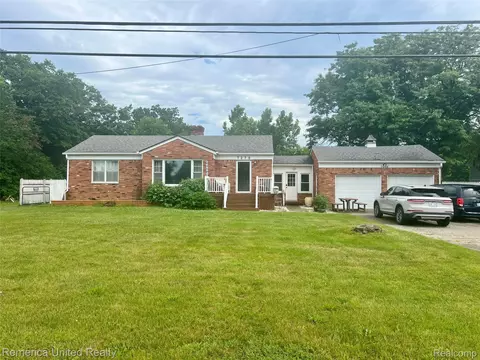7270 Elizabeth Lake Rd, Waterford, MI 48327