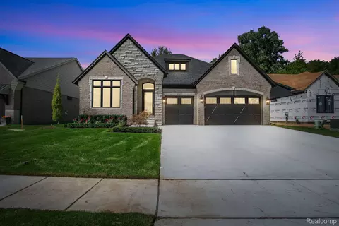57325 Meadowridge Dr, Washington, MI 48094