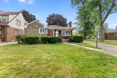 2953 Rosewood St, Trenton, MI 48183