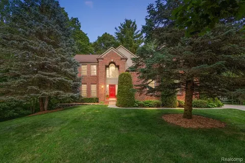 3606 Seney Dr, Orion, MI 48360