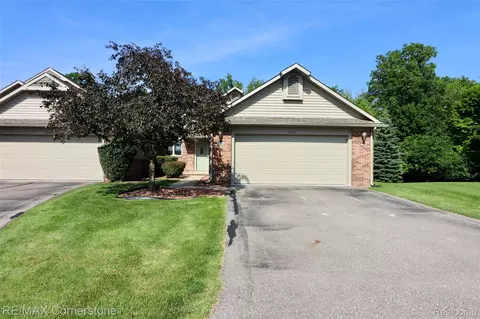 3064 Rivers Edge Dr, Wayne, MI 48184