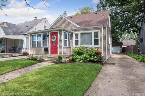 129 S Edgeworth Ave, Royal Oak, MI 48067