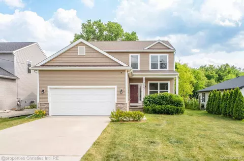 2962 Iowa Dr, Troy, MI 48083