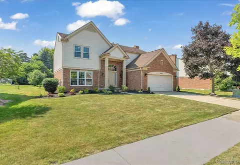 1212 Harvard Dr, Rochester Hills, MI 48307