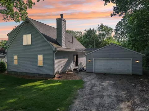 10746 Winthrop, Pinckney, MI 48169