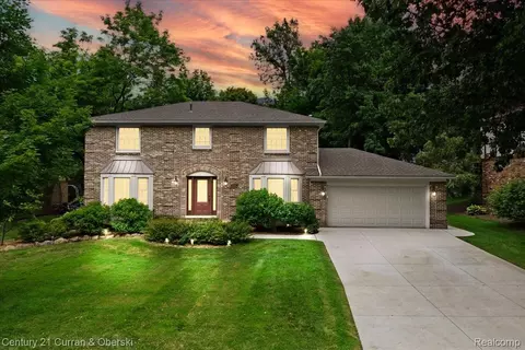 42369 Crestview Cir, Northville, MI 48168