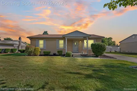 22128 Reinhardt St, Woodhaven, MI 48183