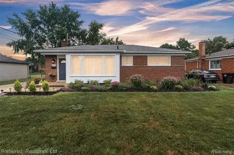 34958 Parkdale St, Livonia, MI 48150