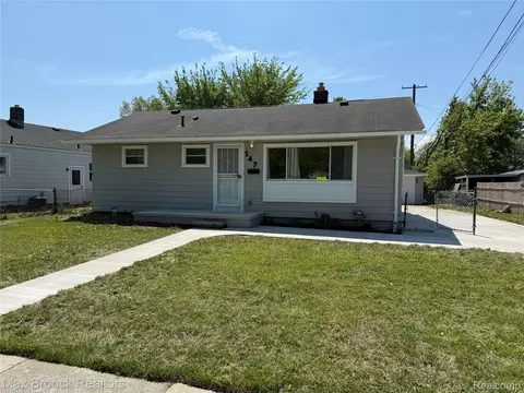147 Euclid St, Mount Clemens, MI 48043