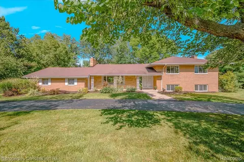 30700 Marimoor St, Beverly Hills, MI 48025