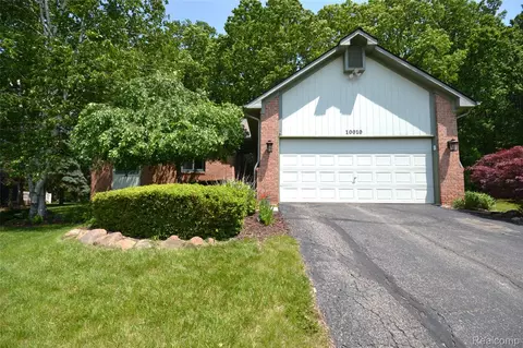10010 Orchard Ridge Ct, Holly, MI 48442