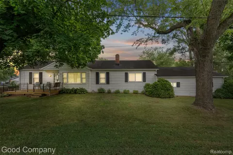 265 S Grey Rd, Auburn Hills, MI 48326