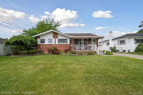 939 Deering St, Garden City, MI 48135