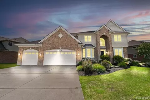 27647 W Estrada Ln E, Novi, MI 48374