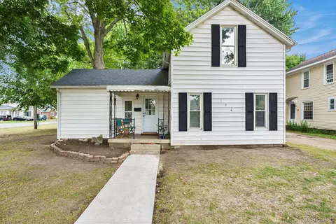124 N Line St, Chesaning, MI 48616