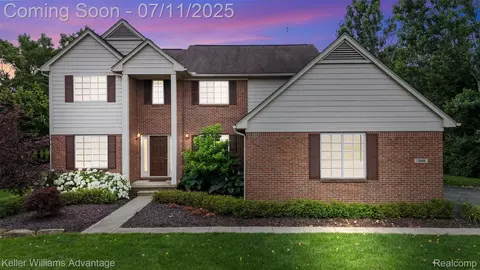 12566 Cedar View Ln, Green Oak, MI 48178