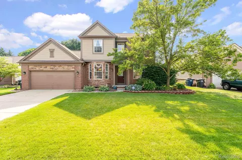 8155 Parkside Dr, Westland, MI 48185