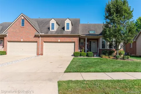 49866 Sleeping River Dr, Macomb, MI 48042