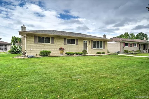 14320 Hillsdale Dr, Sterling Heights, MI 48313