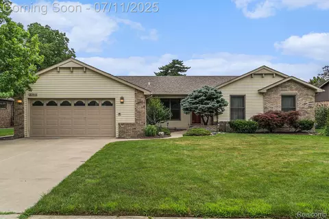 37513 Munger Dr, Livonia, MI 48154