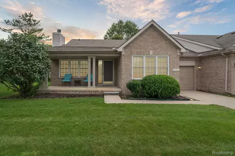 41104 Greenspire Dr, Clinton Township, MI 48038