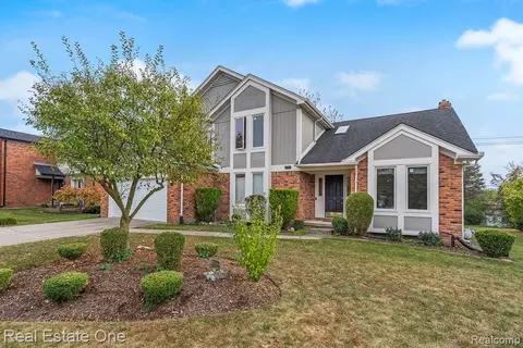 2793 Steamboat Springs Dr, Rochester Hills, MI 48309