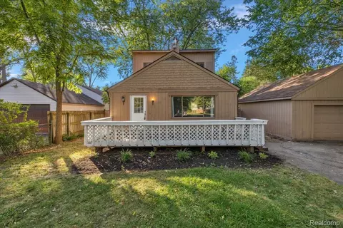 1020 Charest Ave, Waterford, MI 48327