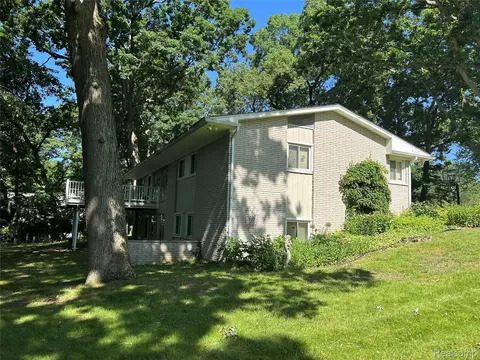 4230 Wendell Rd, West Bloomfield, MI 48323