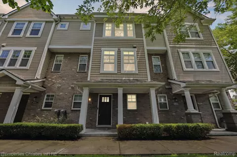 1051 N Sherman Dr #B19, Royal Oak, MI 48067