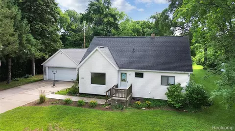 12058 Belann Ct, Vienna, MI 48420