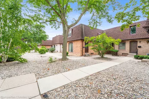 5085 Crooks Rd #59, Royal Oak, MI 48073