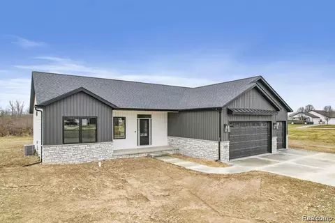2214 Mapleview Ct, Davison, MI 48423