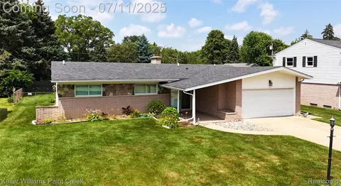 36819 Maas Dr, Sterling Heights, MI 48312