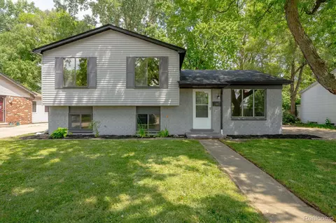 16655 Waterman Dr, Roseville, MI 48066