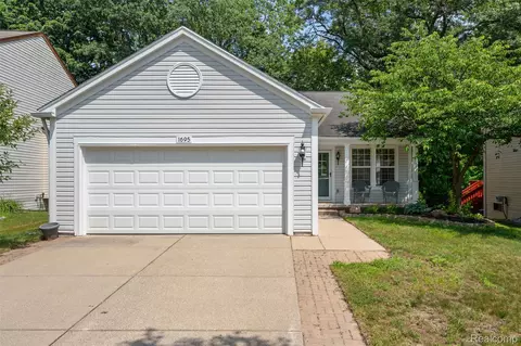 1695 Valdosta Cir, Pontiac, MI 48340