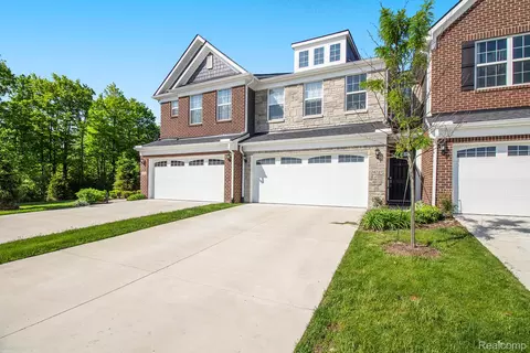 24727 Ivy Ln, Novi, MI 48375
