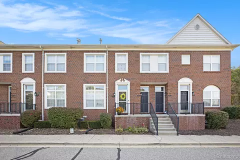 43038 Strand Dr, Sterling Heights, MI 48313