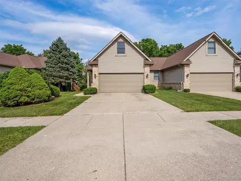 299 Creekwood Cir, Linden, MI 48451
