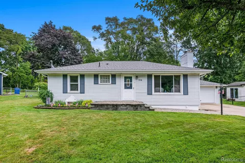 716 Gertrude Rd, Waterford, MI 48328