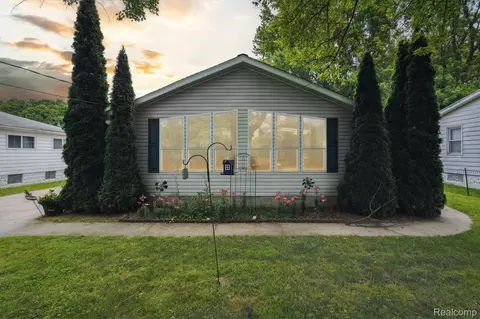 3410 Eastdale Dr, Flint, MI 48506