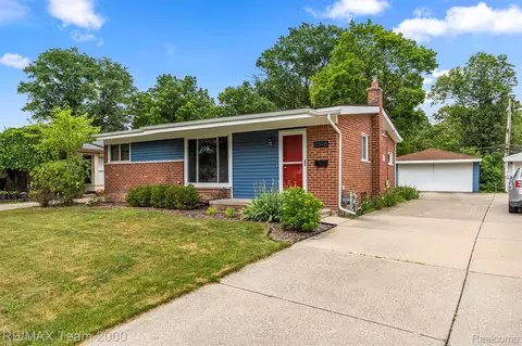7396 N Charlesworth St, Dearborn Heights, MI 48127