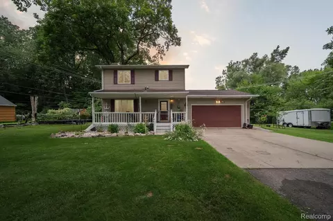 514 Sulley St, Waterford, MI 48327