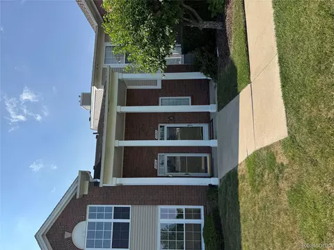 45562 Warwick Dr, Macomb, MI 48044 photo 1